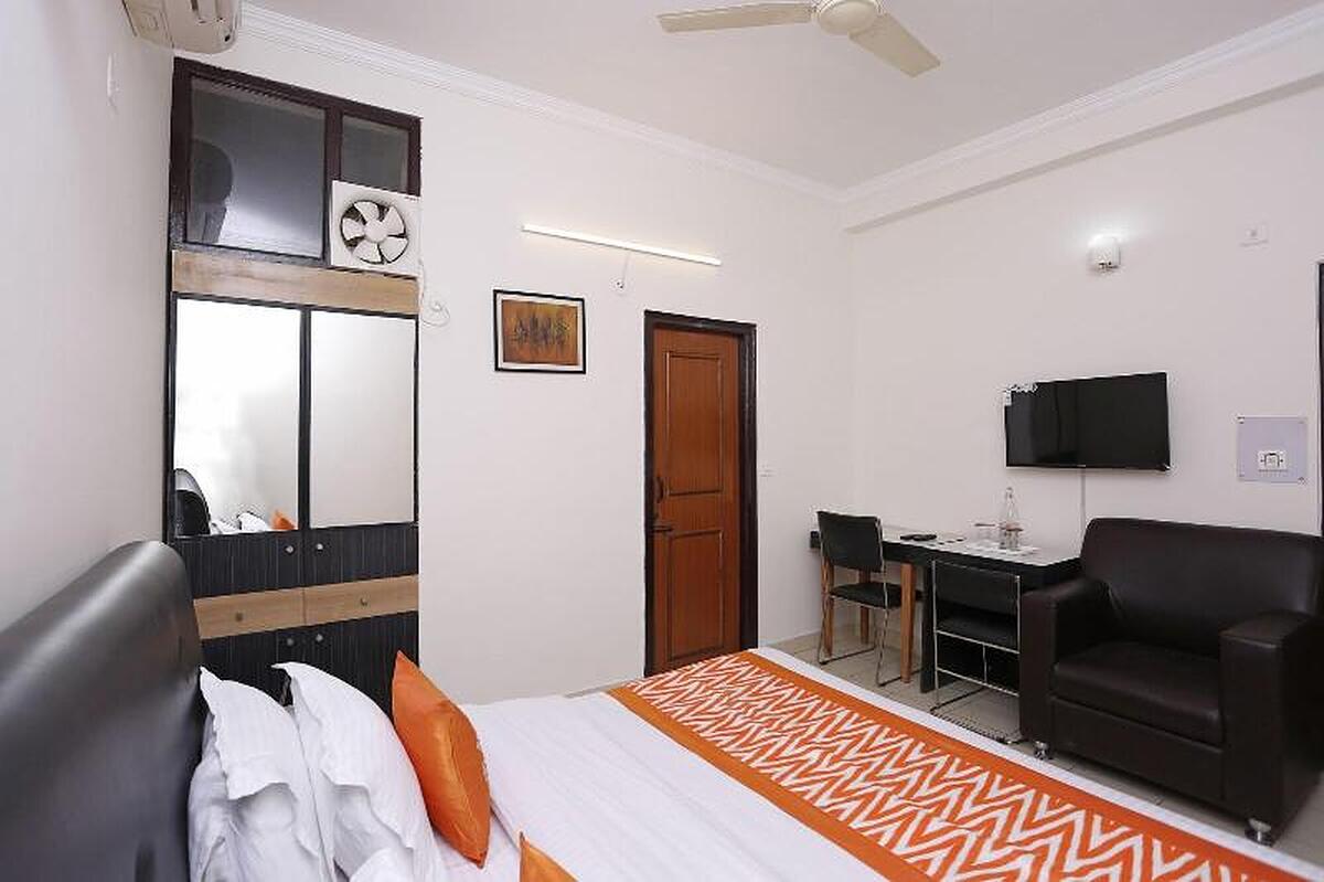 Oyo 1915 Hotel Central Park Inn