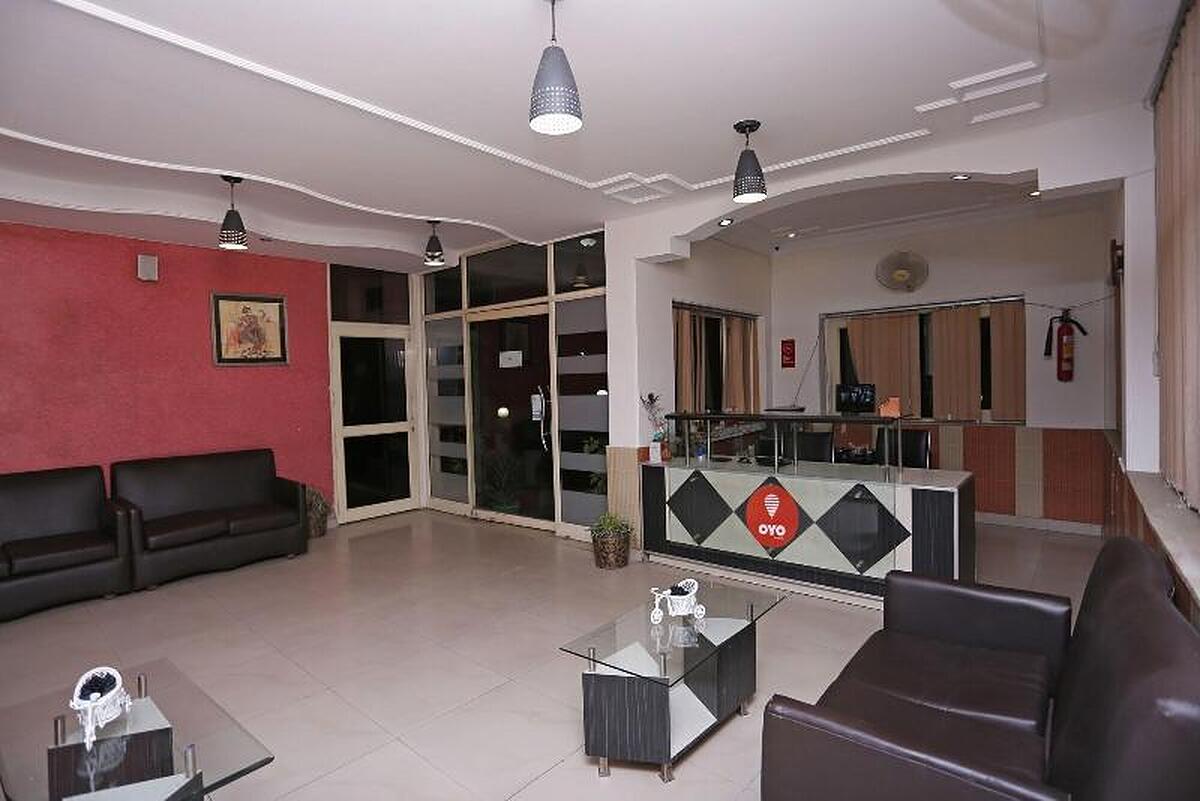 Oyo 1915 Hotel Central Park Inn