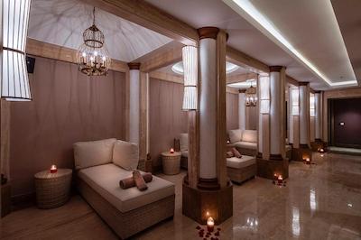 دوبل تری بای هیلتون استانبول توپکاپی