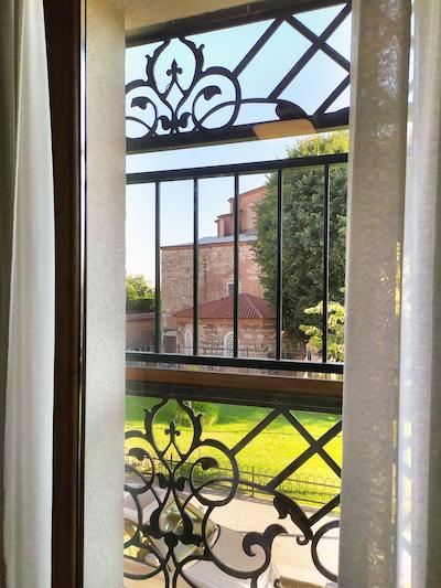 الیت آپارتز بای ام کی