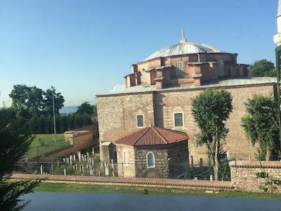 الیت آپارتز بای ام کی