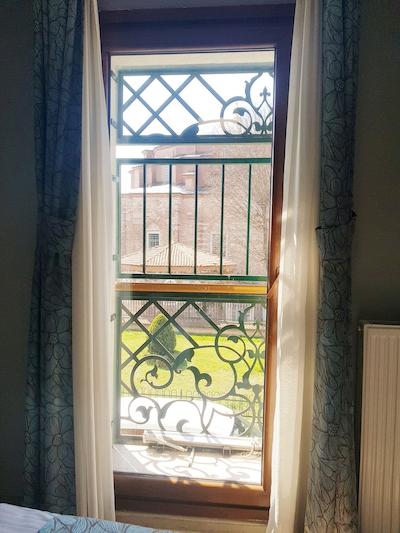 الیت آپارتز بای ام کی