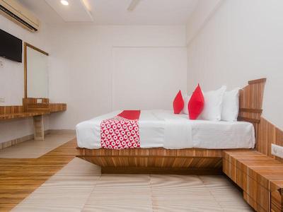 OYO 13823 Hotel Praveen International