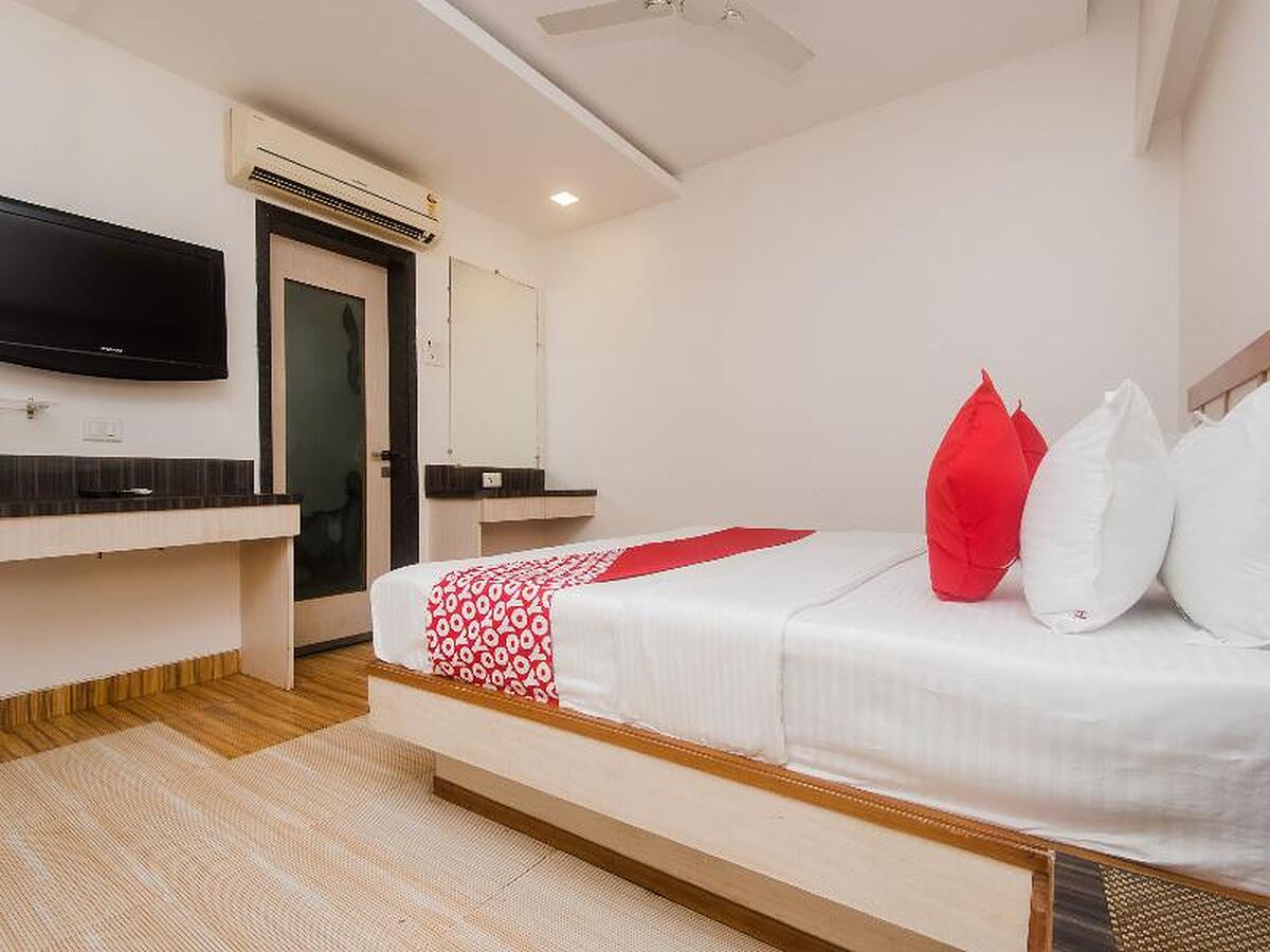 OYO 13823 Hotel Praveen International