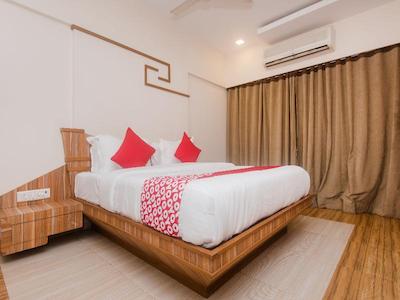 OYO 13823 Hotel Praveen International