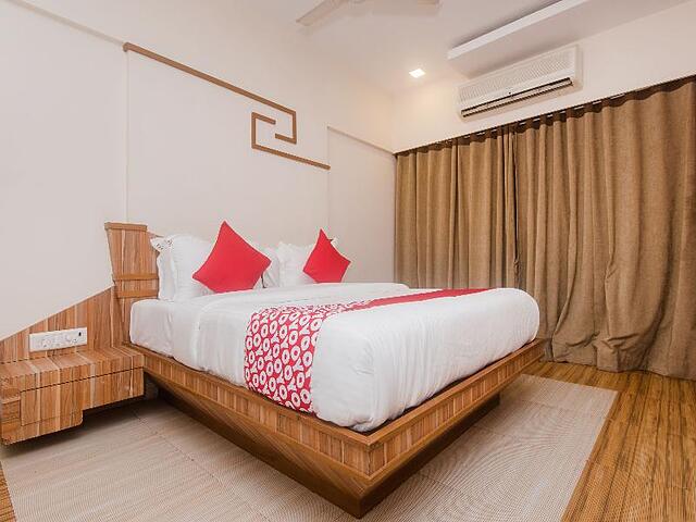 OYO 13823 Hotel Praveen International