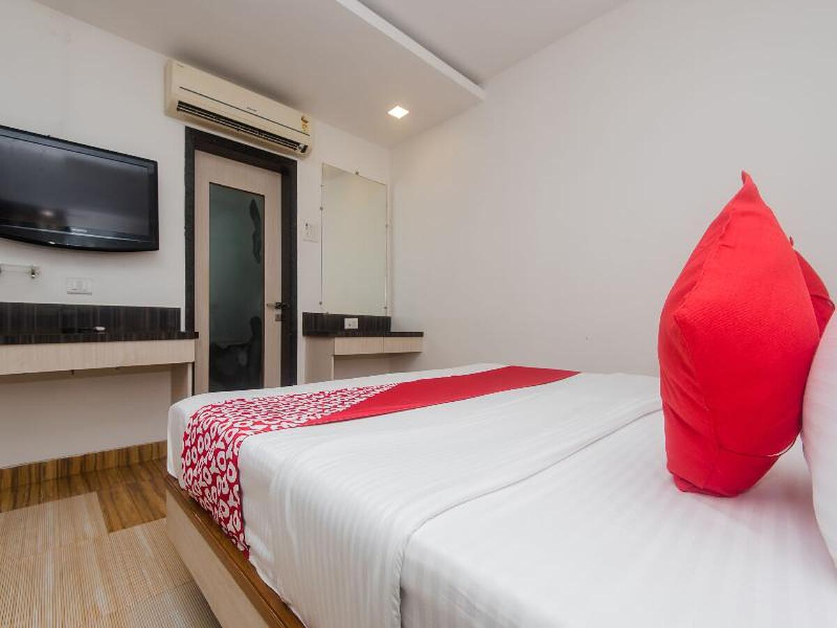 OYO 13823 Hotel Praveen International