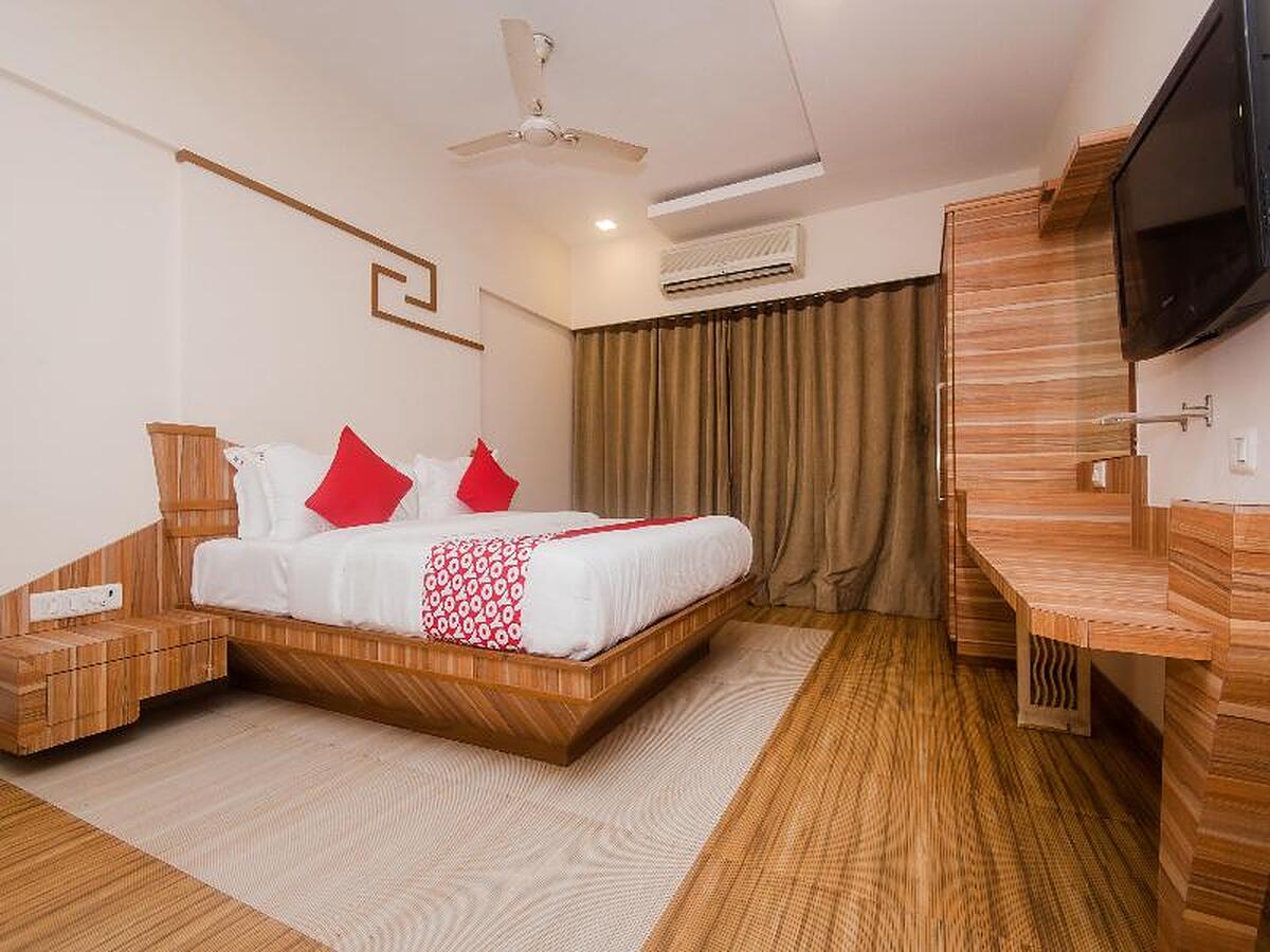 OYO 13823 Hotel Praveen International