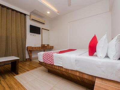 OYO 13823 Hotel Praveen International