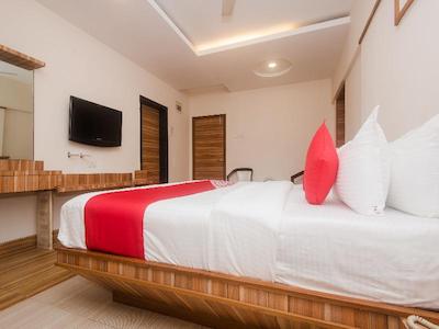 OYO 13823 Hotel Praveen International