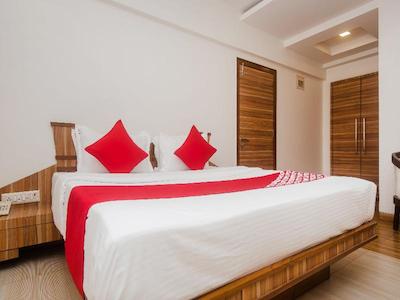 OYO 13823 Hotel Praveen International