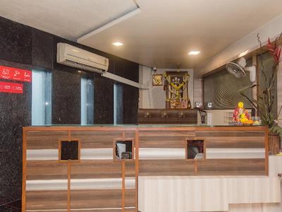 OYO 13823 Hotel Praveen International