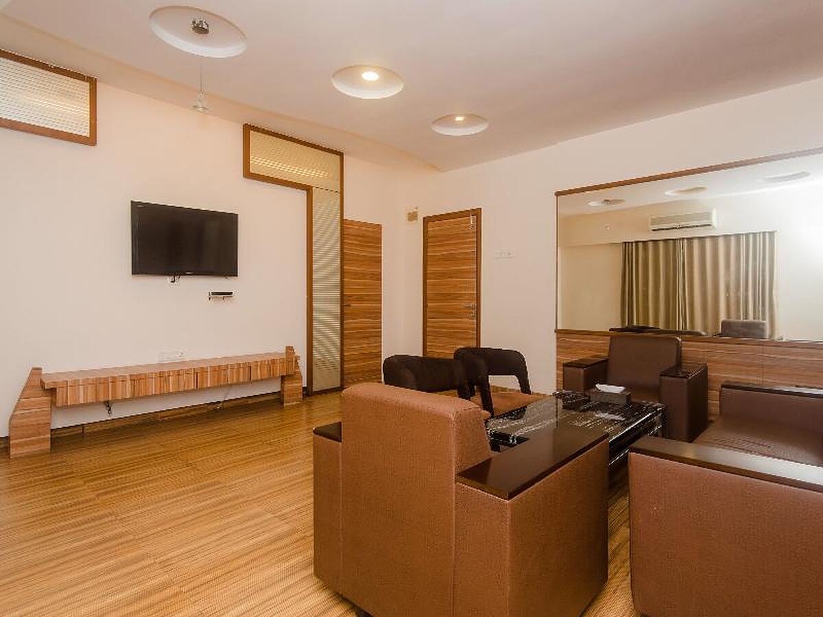 OYO 13823 Hotel Praveen International