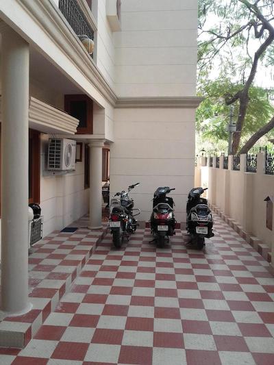 Anjani Mansion Guest House