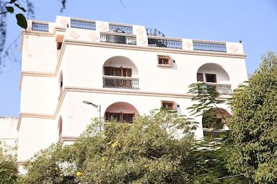 Anjani Mansion Guest House