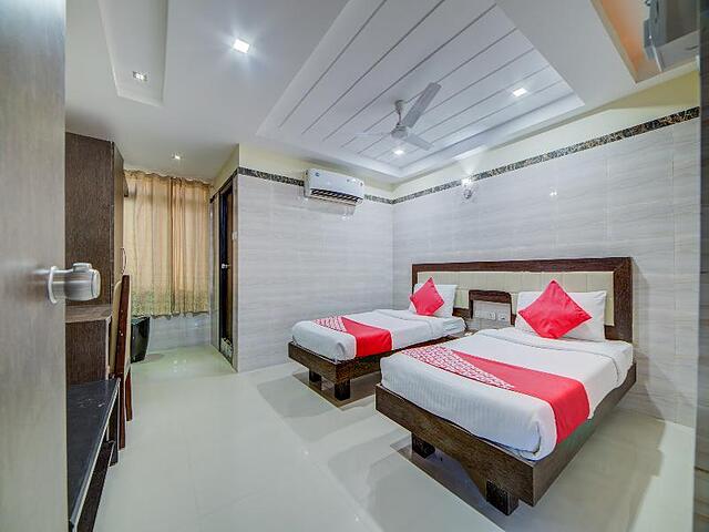 OYO Flagship 24397 9 Star Hotel
