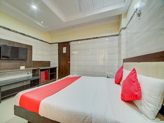 OYO Flagship 24397 9 Star Hotel