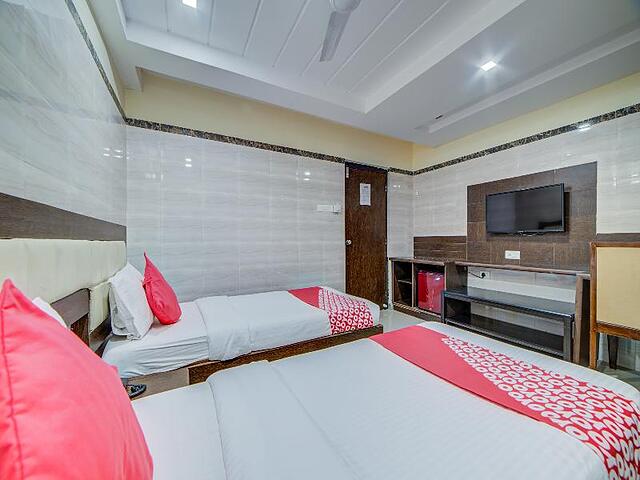 OYO Flagship 24397 9 Star Hotel