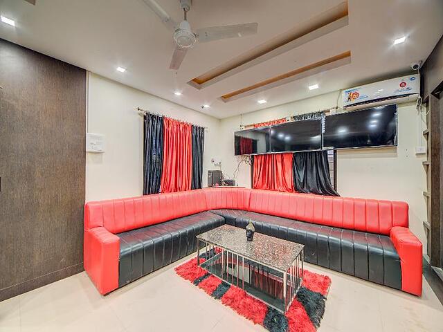 OYO Flagship 24397 9 Star Hotel