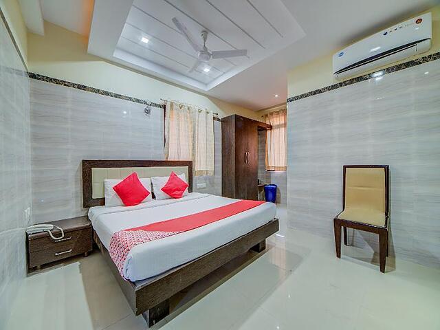 OYO Flagship 24397 9 Star Hotel