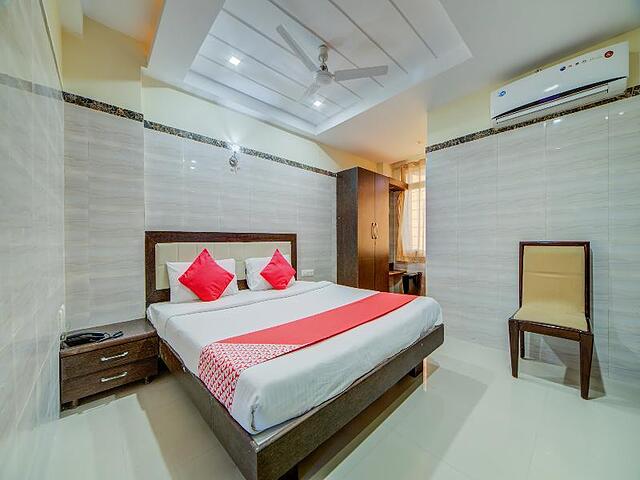 OYO Flagship 24397 9 Star Hotel