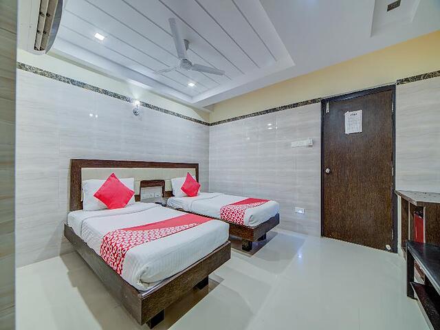 OYO Flagship 24397 9 Star Hotel