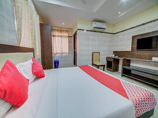 OYO Flagship 24397 9 Star Hotel