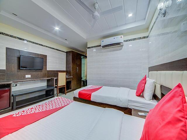 OYO Flagship 24397 9 Star Hotel