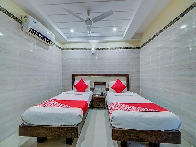 OYO Flagship 24397 9 Star Hotel