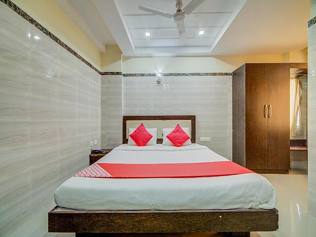 OYO Flagship 24397 9 Star Hotel
