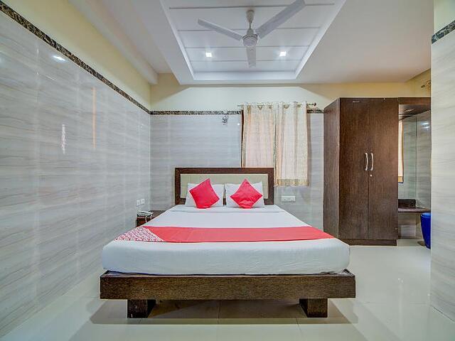 OYO Flagship 24397 9 Star Hotel