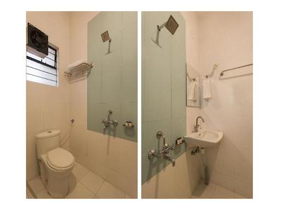 OYO 11566 SHREE SWAMI APARTMENT