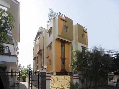 OYO 11566 SHREE SWAMI APARTMENT