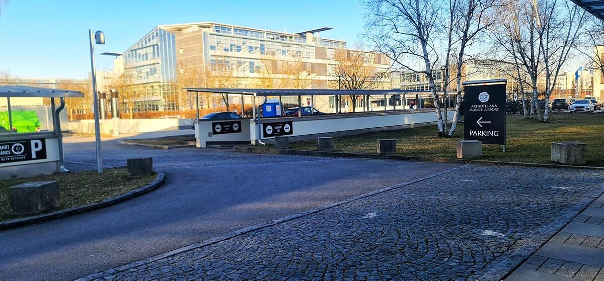 ROOMINGTONS MUNICH AIRPORT