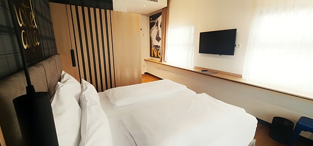 ROOMINGTONS MUNICH AIRPORT