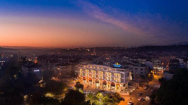 The Sansa Hotel & Spa