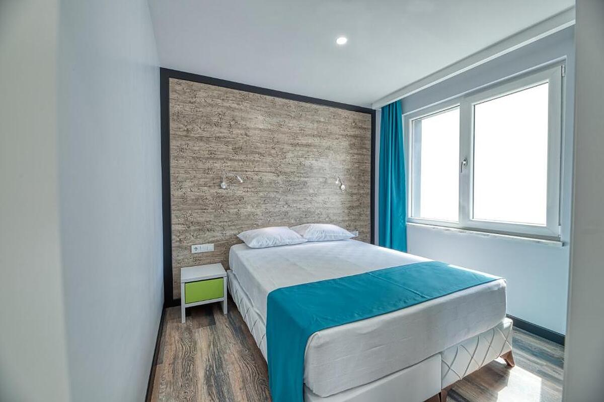 Gris and Verde Suite Hotel