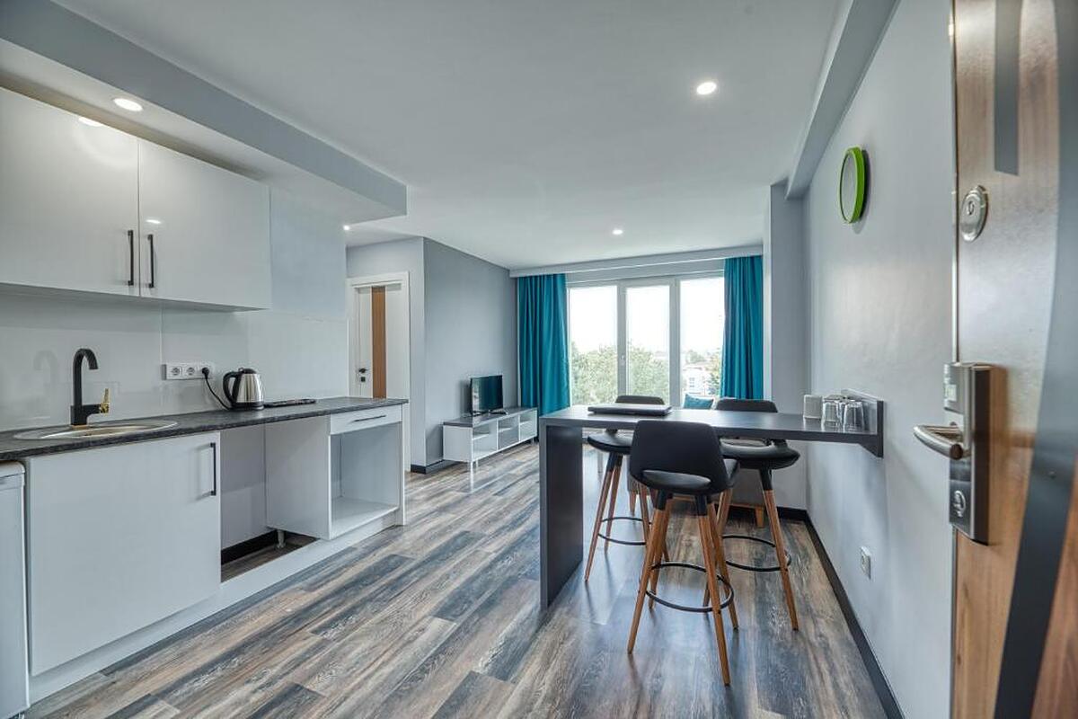 Gris and Verde Suite Hotel