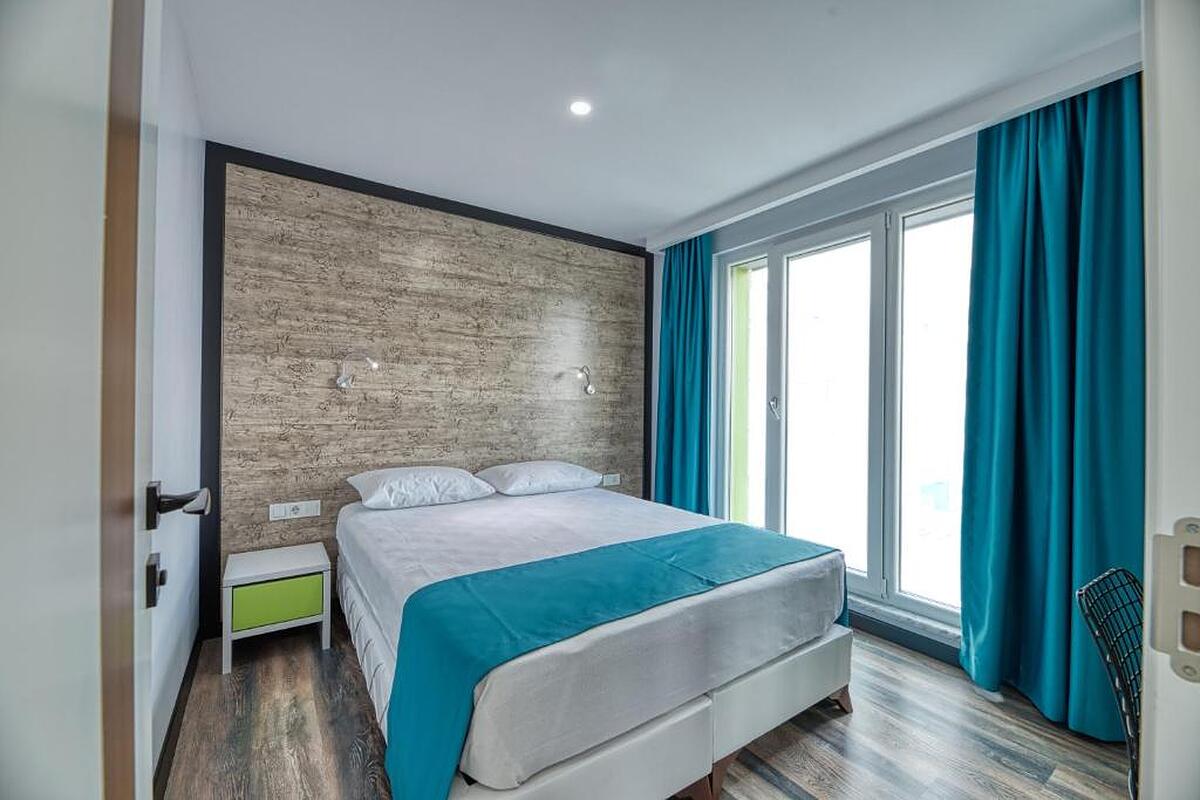 Gris and Verde Suite Hotel