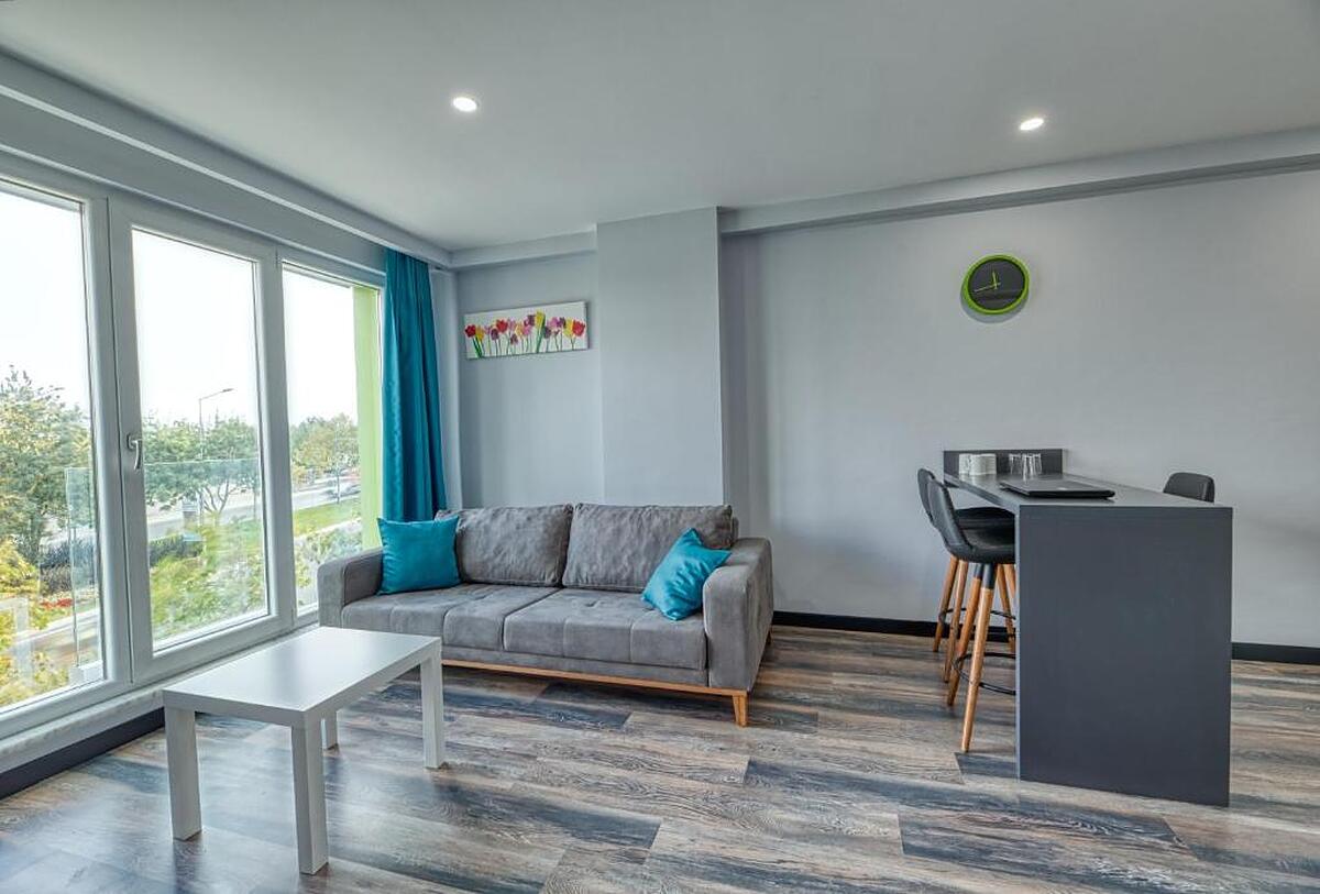 Gris and Verde Suite Hotel