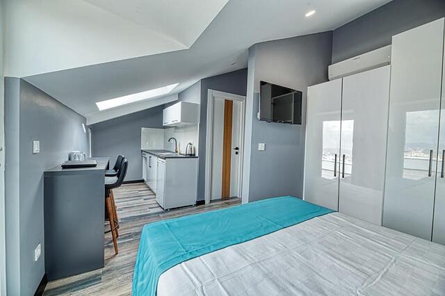 Gris and Verde Suite Hotel
