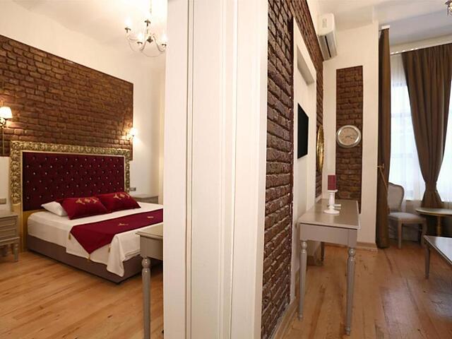 Hutsuit Hotel