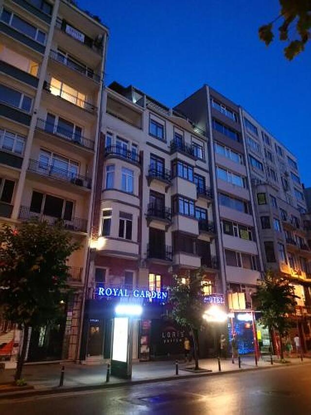 Royal Garden Suite Hotel