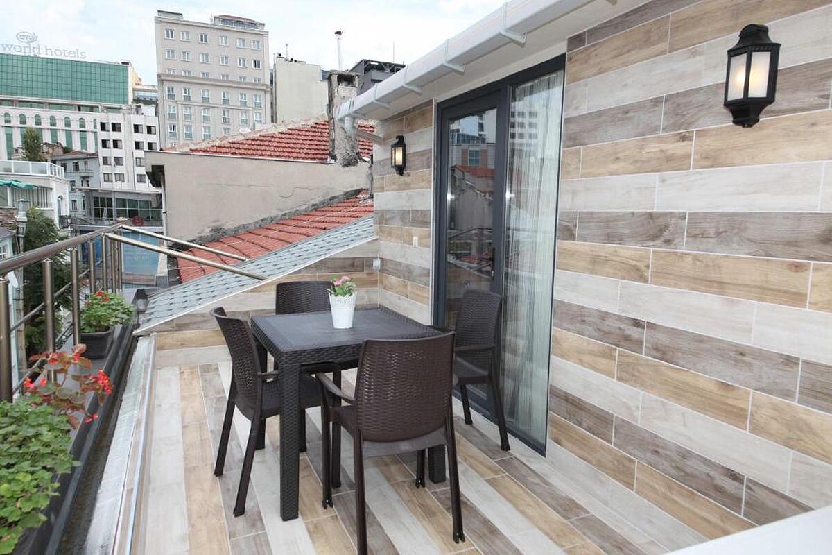 Taksim Corner Suite
