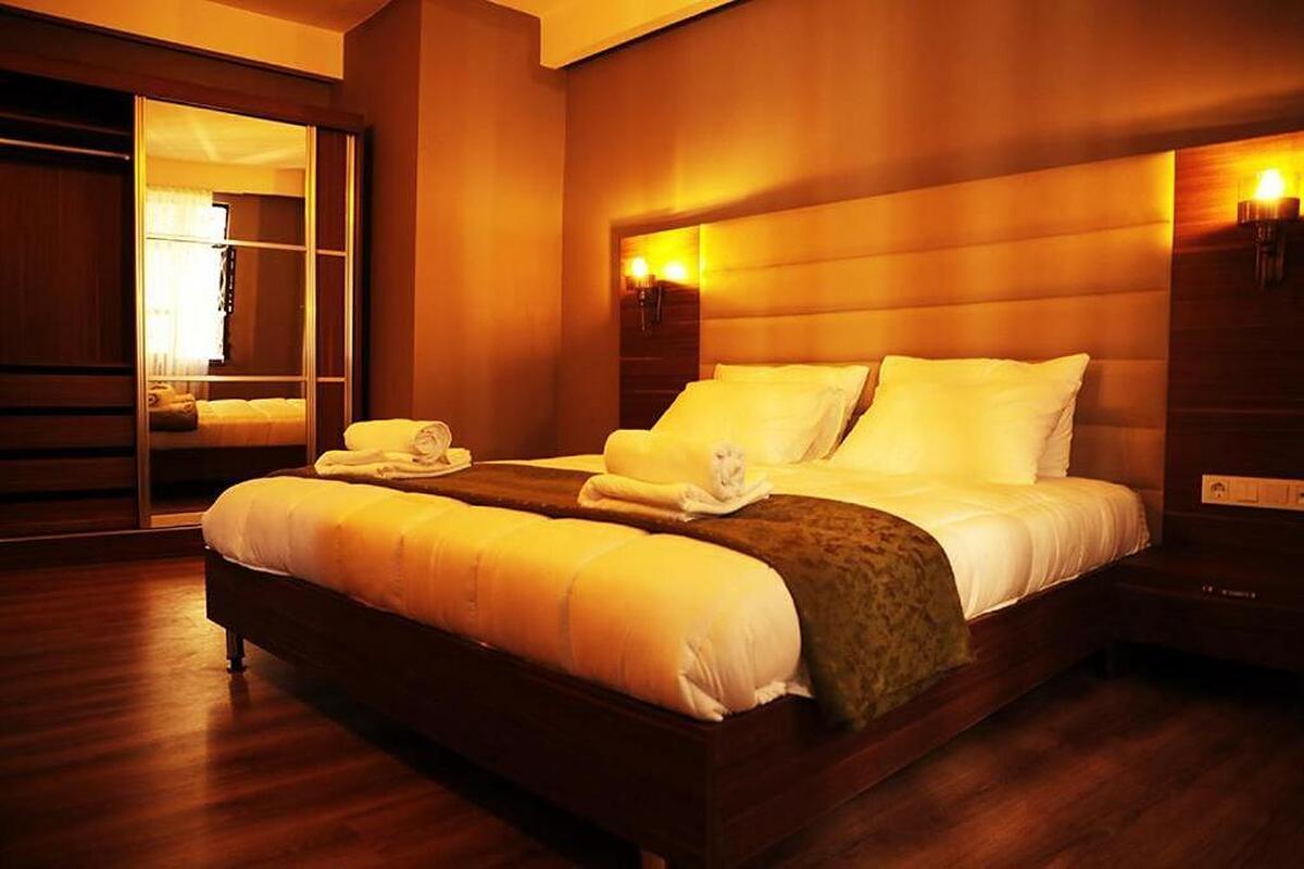 Grand Rue Hotel