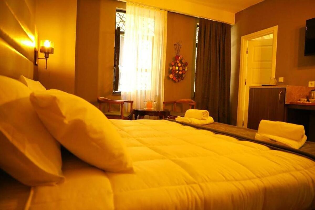 Grand Rue Hotel