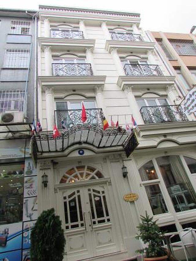 Dolmus Hotel
