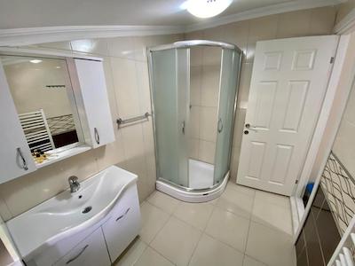 دوگا کانکوی و پانسیون