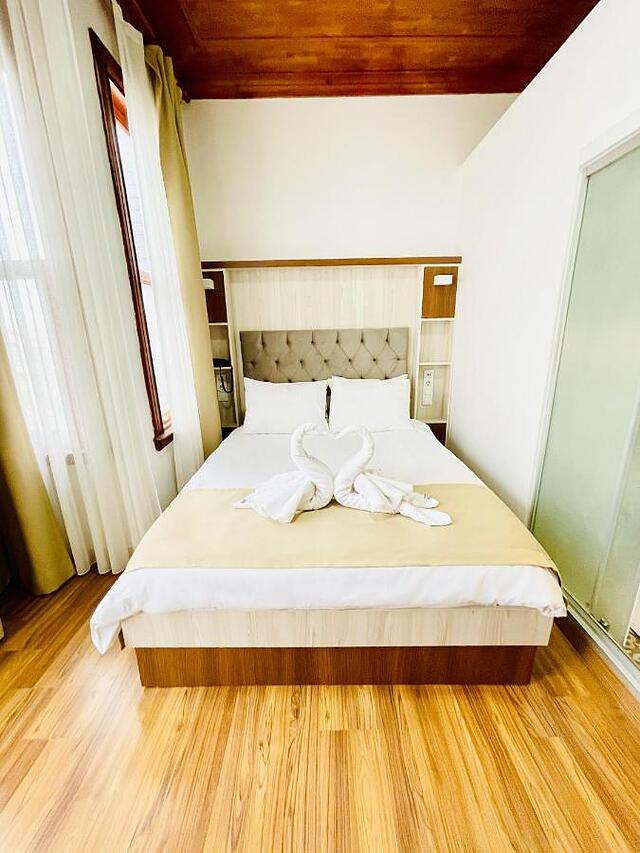 Qonaq Hotel and Suites