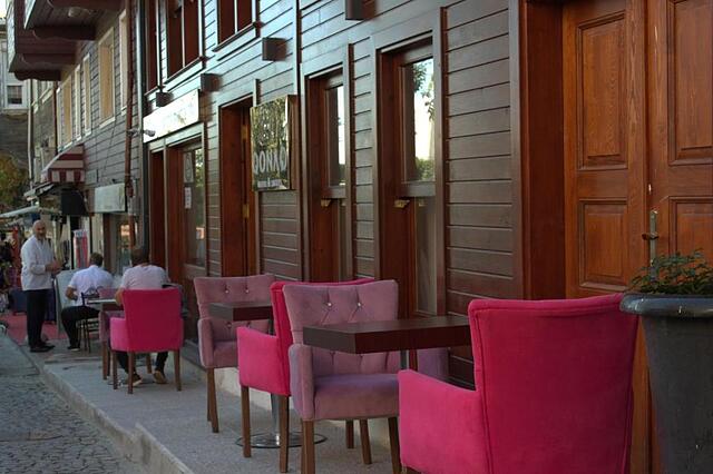 Qonaq Hotel and Suites